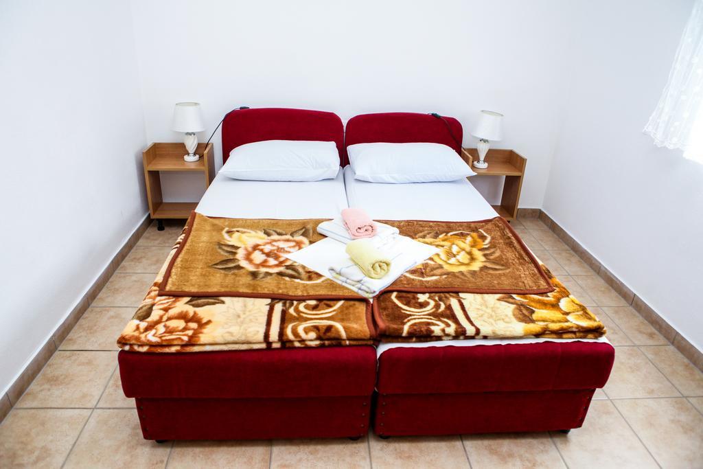 Ana Stjepan Nikolic - Pilgrim'S 2Nd Home Međugorje 部屋 写真